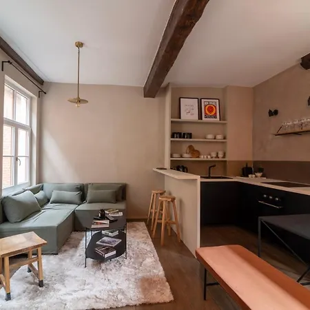 Lovely Triplex In The Heart Of Le Sablon Apartamento