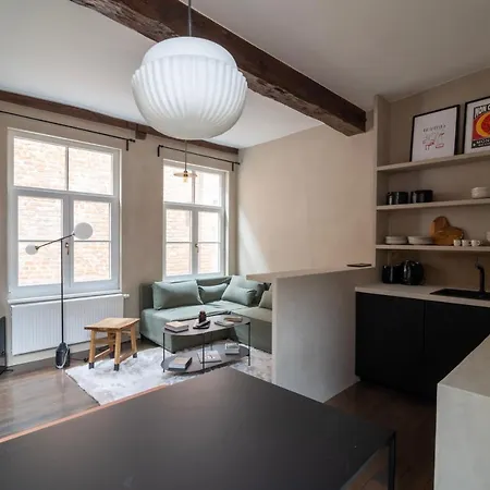 Lovely Triplex In The Heart Of Le Sablon Apartamento